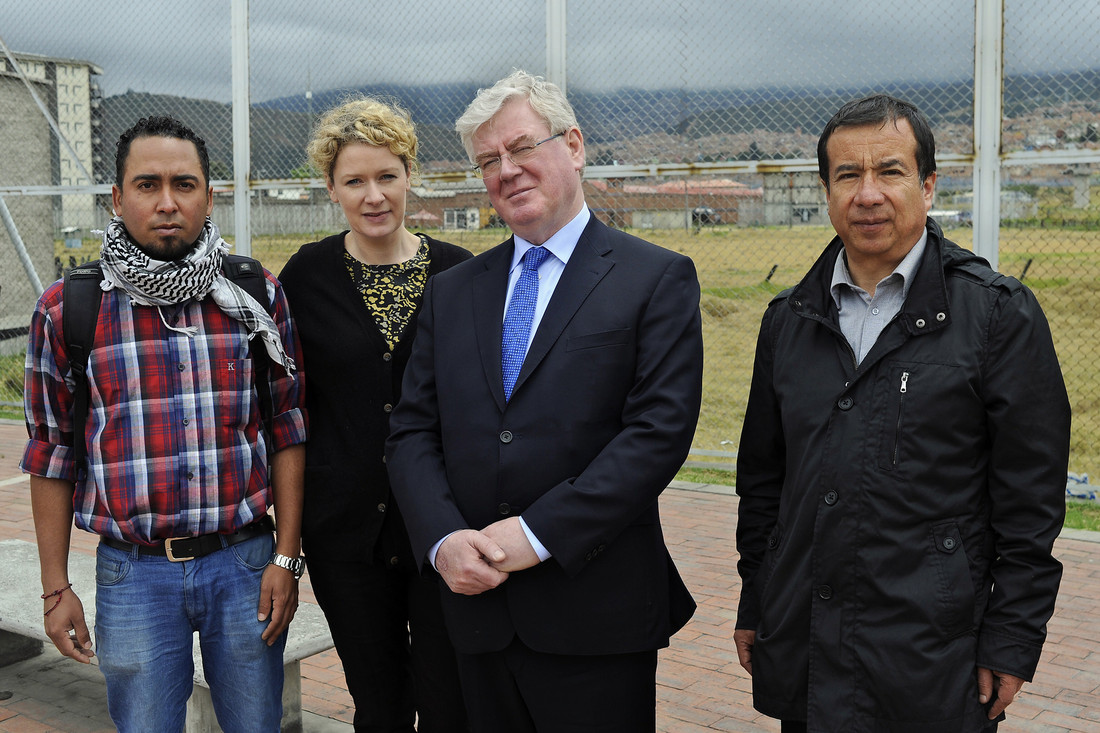 Eamon Gilmore visiting David Ravelo Crespo La Picota Prison